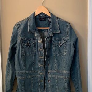 Washed denim jean jacket with fitted waist